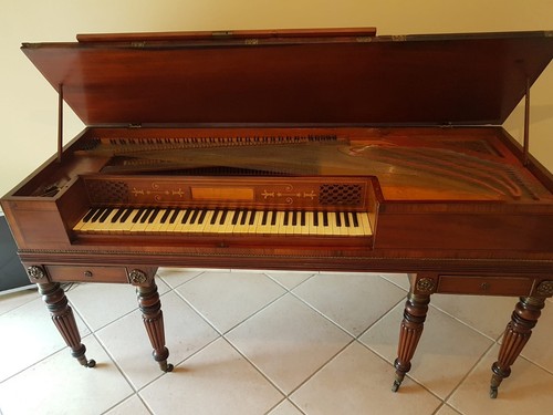 Fortepiano tavolo square - /,